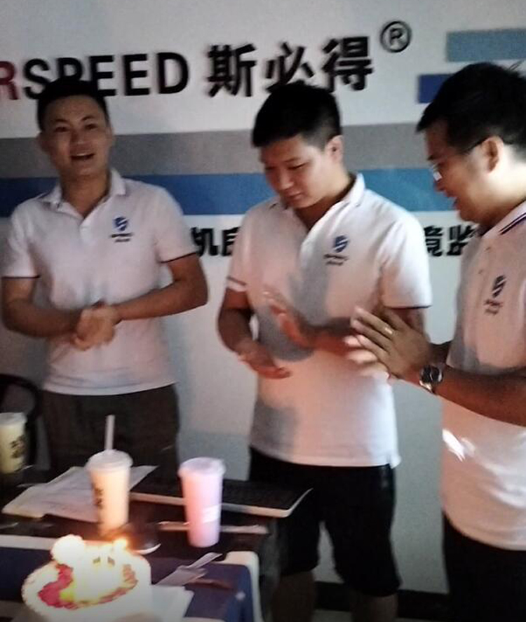 开云官方网站登录入口科技召开9月份总结会暨生日会