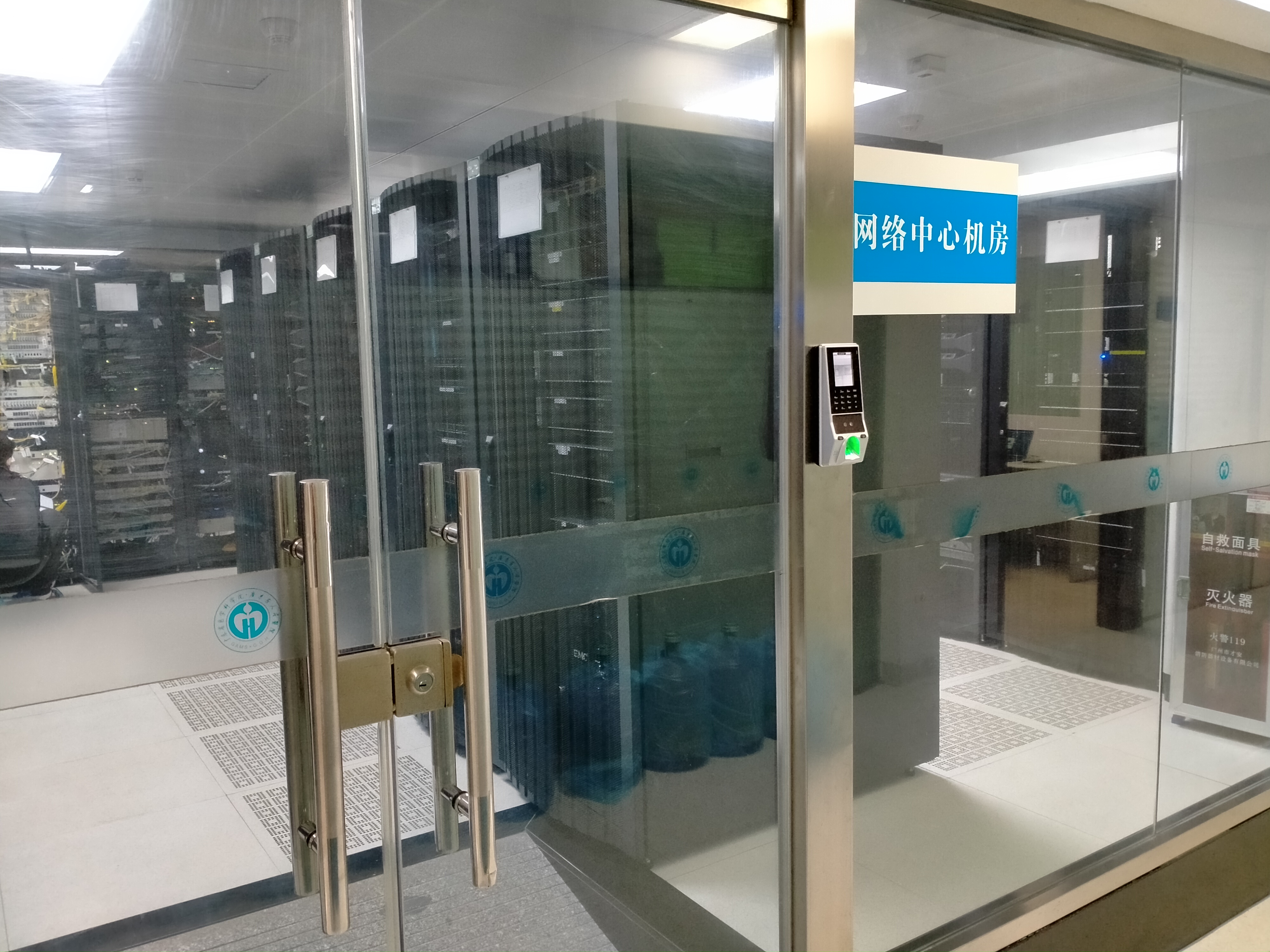 医院机房环境<font color='red'>监控</font>系统建